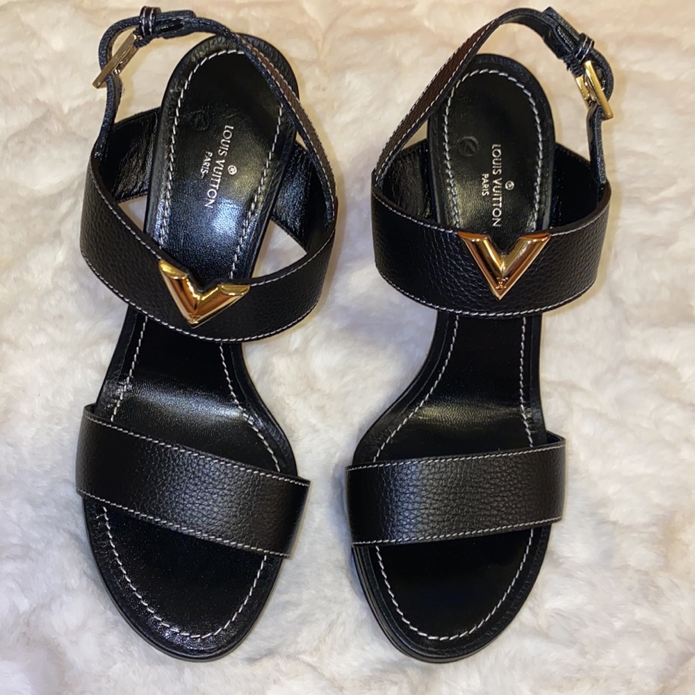 Authentic LOUIS VUITTON Sandals - Picture 14 of 17